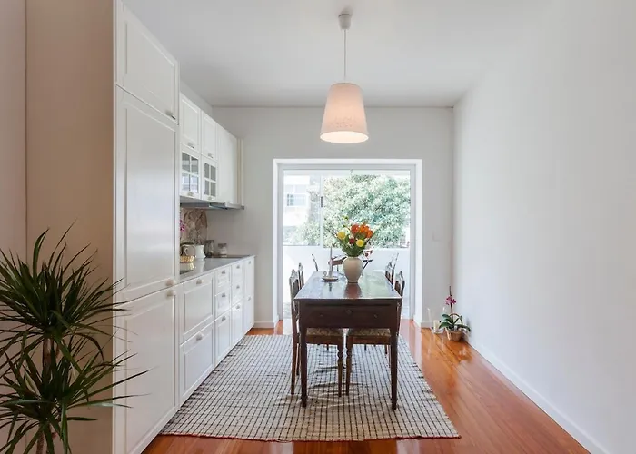 Stunning Designer Flat With Balcony Heart Of Appartamento Oporto