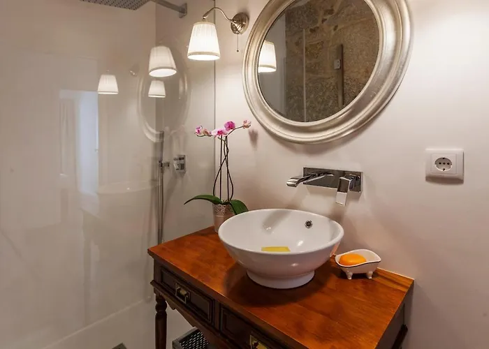 Stunning Designer Flat With Balcony Heart Of Oporto